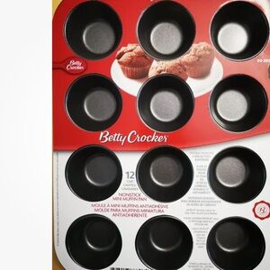 2 Betty Crocker Non-stick Mini Muffin Pans